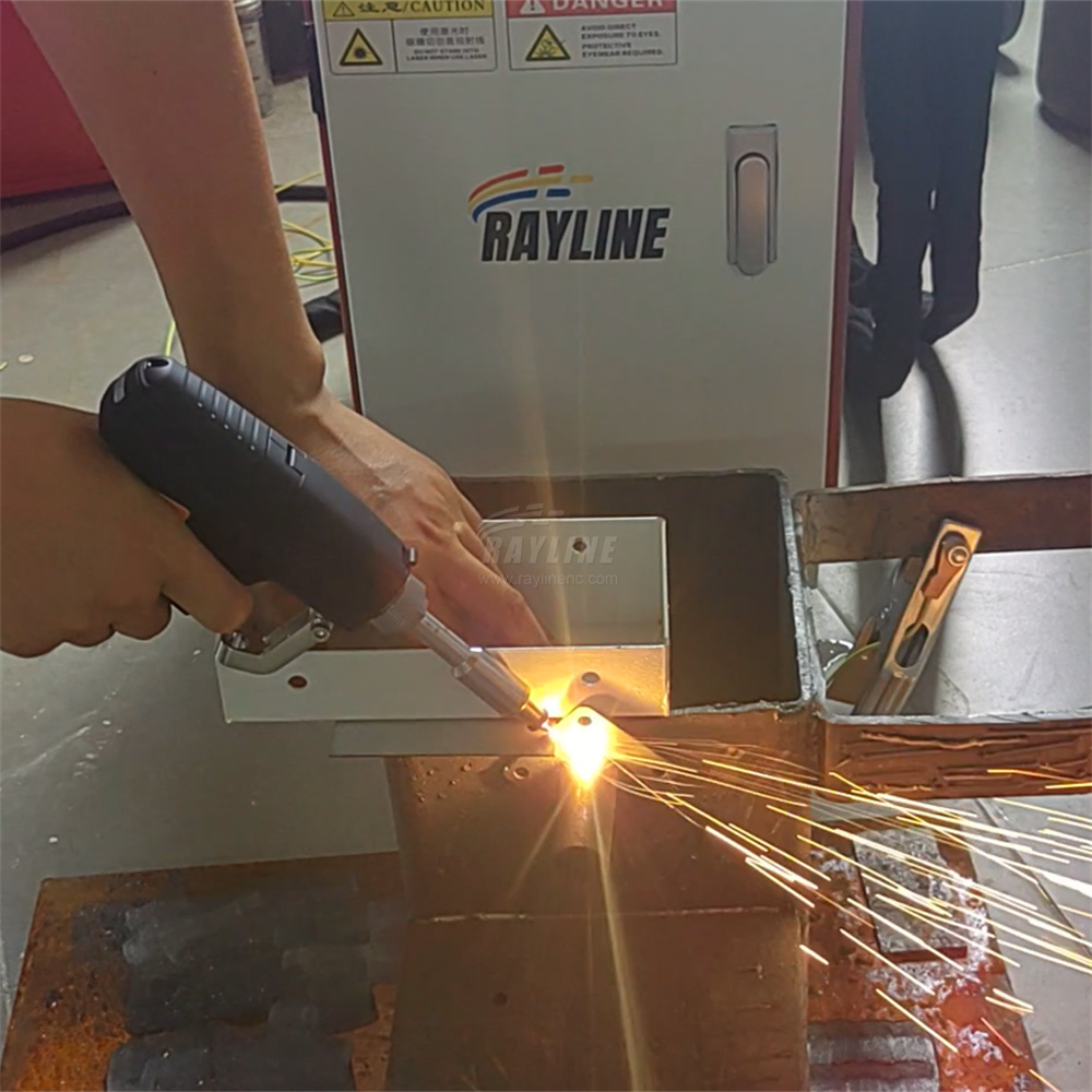 Industrial Laser Welding Machine Hand Held - نمط جديد صغير محمول آلة لحام