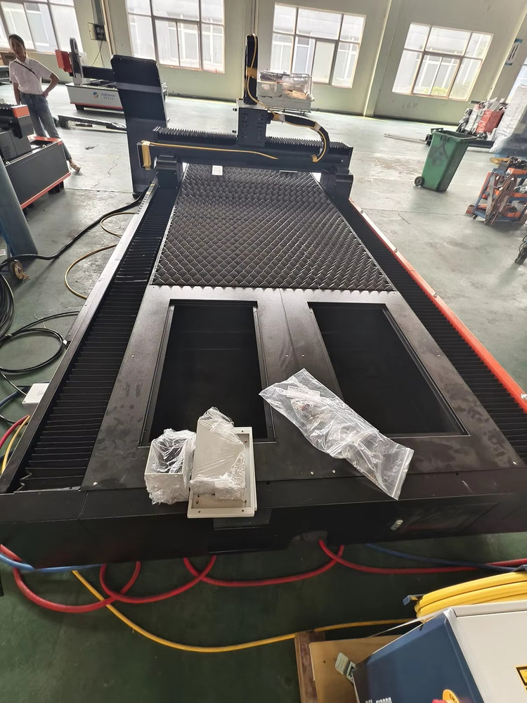 آلة قطع المعادن بالليزر الصناع - مراجعة Industrial Laser Machine Price وسعره